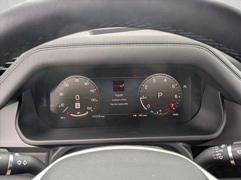 Used 2025 Land Rover Defender 110 X-Dynamic SE AWD/4WD image 11