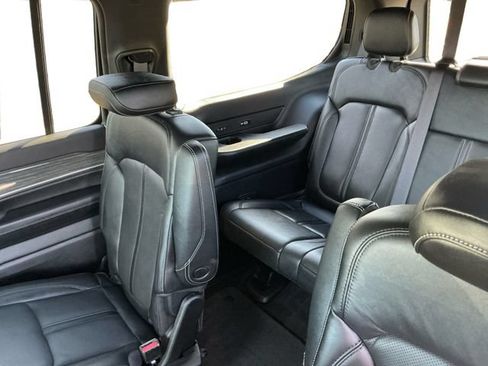 Used 2022 Jeep Wagoneer Series III w/ Flexible Seating Group AWD/4WD image 18