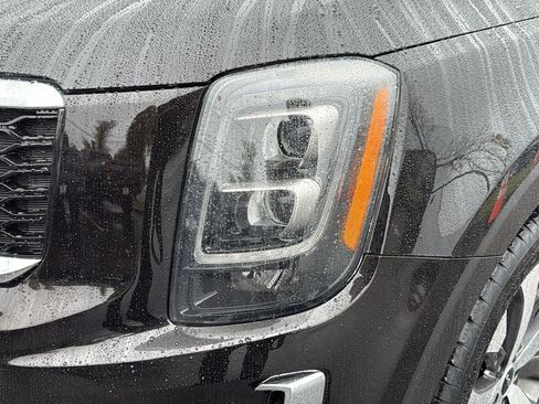 Used 2022 Kia Telluride EX w/ EX Premium Package image 9
