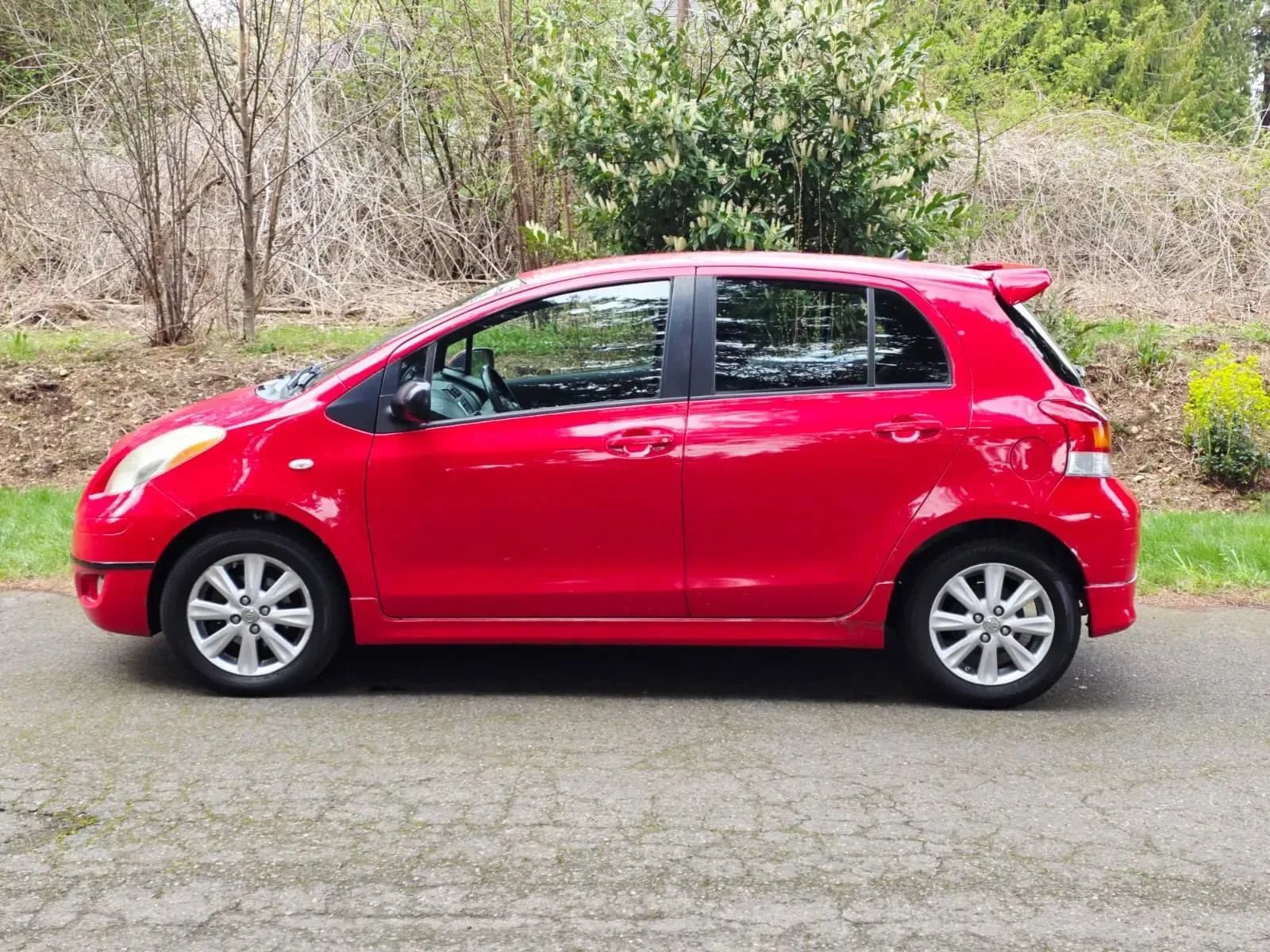 Used 2009 Toyota Yaris S w/ PWR Pkg w/Alloy Wheels FWD image 2