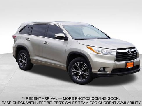 Used 2016 Toyota Highlander XLE AWD/4WD image 1