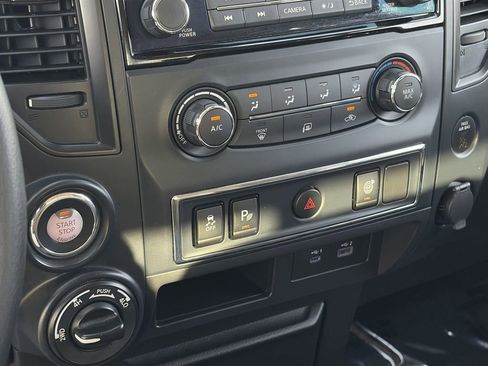 Used 2023 Nissan Titan SV AWD/4WD image 17
