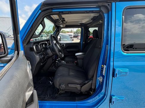 Used 2023 Jeep Gladiator Sport AWD/4WD image 18