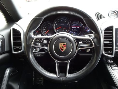 Used 2017 Porsche Cayenne Platinum Edition image 16