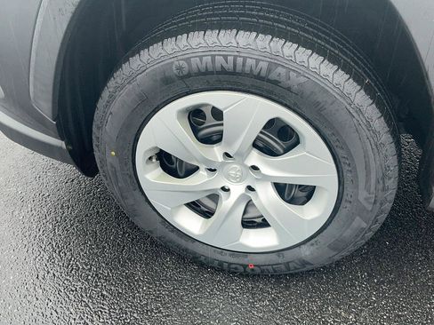 Certified 2021 Toyota RAV4 LE AWD/4WD image 13