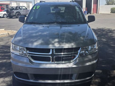 Used 2019 Dodge Journey SE FWD image 2