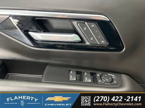 Used 2026 Chevrolet Suburban LT w/ Comfort Package AWD/4WD image 24