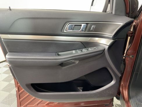 Used 2018 Ford Explorer XLT w/ Equipment Group 202A image 11