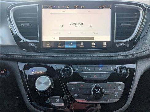 New 2026 Chrysler Pacifica Select image 13