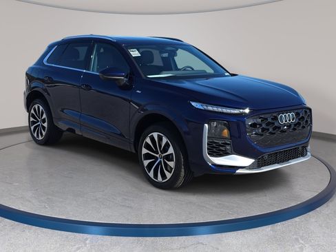 New 2026 Audi Q3 quattro 2.0T AWD/4WD image 3