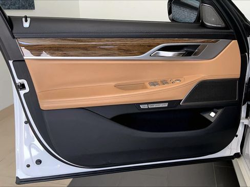 Used 2017 BMW 740i RWD image 21