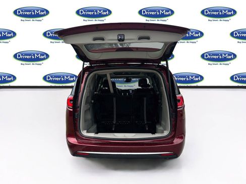 Used 2023 Chrysler Pacifica Limited FWD image 24