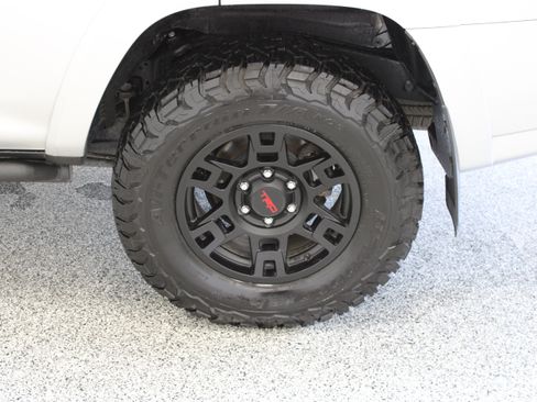 Used 2023 Toyota 4Runner TRD Off-Road Premium w/ Moonroof Package AWD/4WD image 10