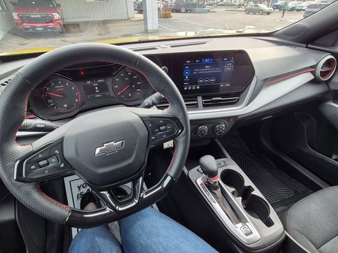 Used 2024 Chevrolet Trax RS w/ Sunroof Package image 11