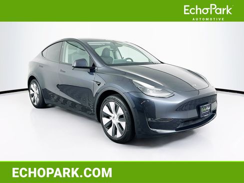 Used 2024 Tesla Model Y Long Range AWD/4WD image 1
