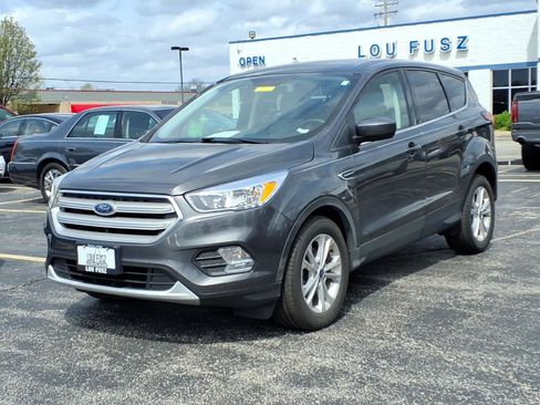 Used 2019 Ford Escape SE FWD image 3