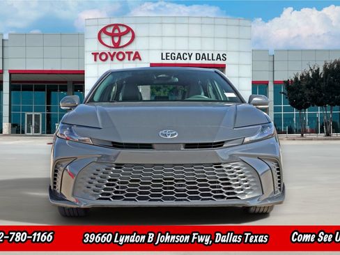 Used 2025 Toyota Camry SE FWD image 5