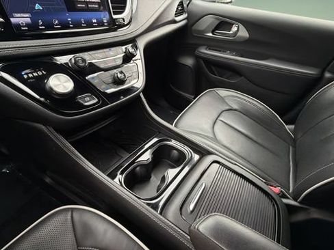 Used 2026 Chrysler Pacifica Limited w/ S Appearance Package FWD image 14