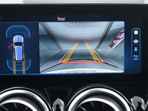 New 2025 Mercedes-Benz GLB 250 image 3