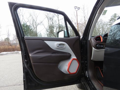 Used 2015 Jeep Renegade Limited image 10