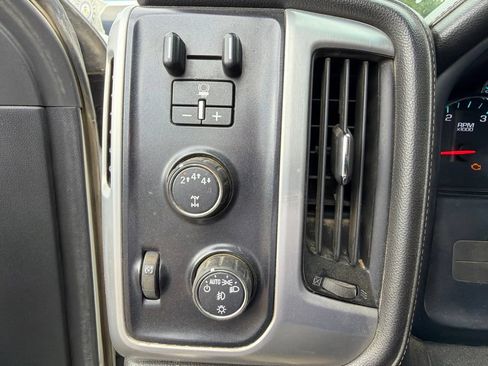 Used 2017 GMC Sierra 2500 SLE w/ SLE Preferred Package AWD/4WD image 4