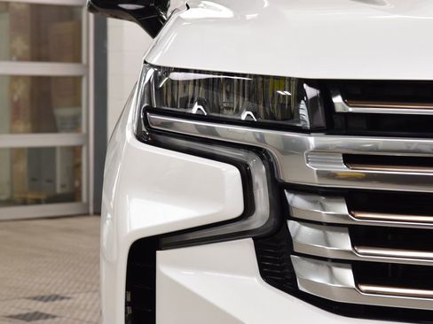 Used 2024 Chevrolet Suburban High Country w/ Advanced Technology Package image 12