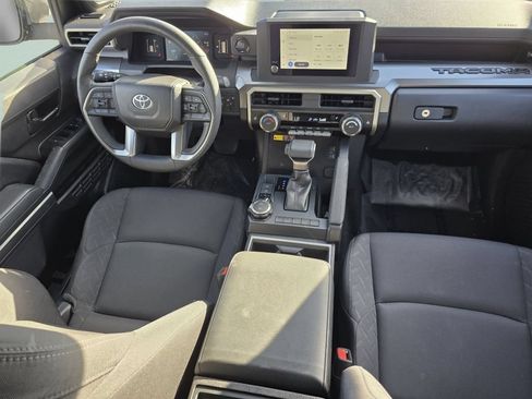Certified 2025 Toyota Tacoma SR5 AWD/4WD image 33