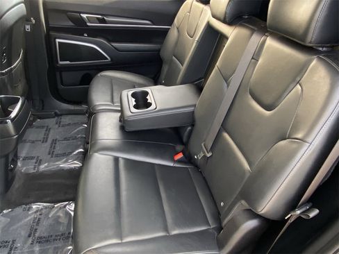 Used 2020 Kia Telluride S w/ S 8 Passenger Seating Package image 17