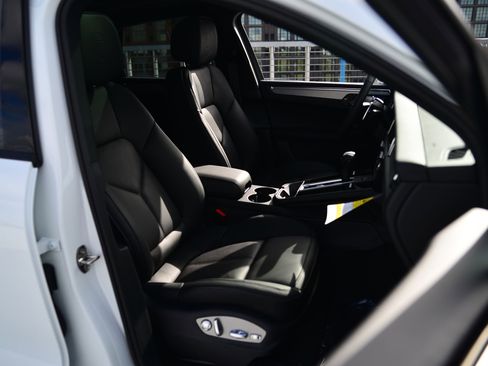 Certified 2026 Porsche Macan AWD/4WD image 21