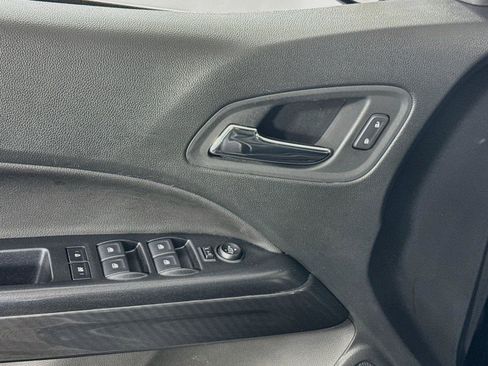 Used 2022 GMC Canyon AT4 w/ Driver Alert Package AWD/4WD image 11
