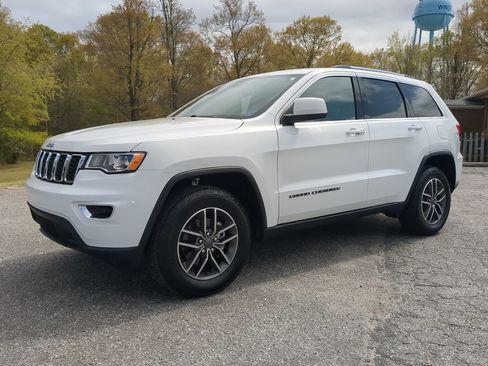 Used 2019 Jeep Grand Cherokee Laredo w/ Laredo X Package image 6