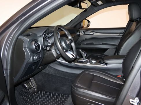 Used 2022 Alfa Romeo Stelvio Ti image 37