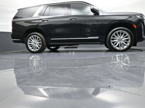 Used 2024 Cadillac Escalade Premium Luxury AWD/4WD image 35
