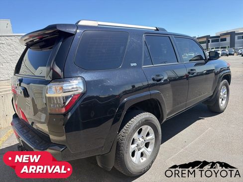 Used 2024 Toyota 4Runner SR5 Premium w/ SR5 Premium Package AWD/4WD image 9