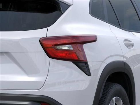 New 2026 Chevrolet Trax LS w/ LS Convenience Package FWD image 11