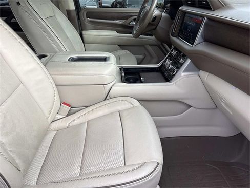 Used 2021 GMC Yukon Denali w/ Denali Premium Package image 24