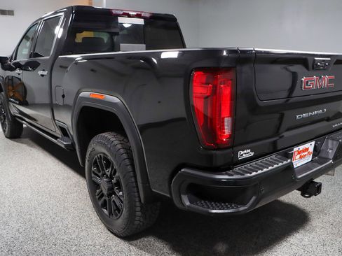 Used 2023 GMC Sierra 2500 Denali w/ Denali Black Diamond Edition image 9