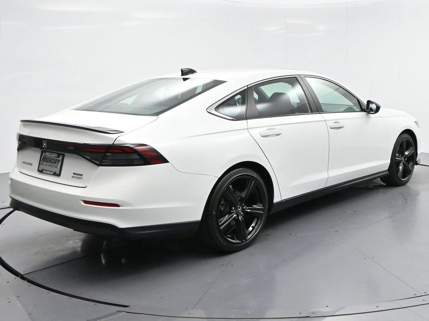 Used 2024 Honda Accord Sport image 3
