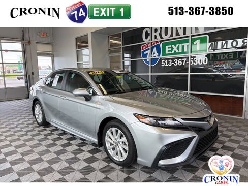 Used 2024 Toyota Camry SE FWD image 1