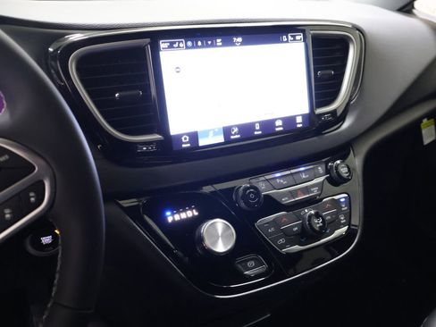 New 2026 Chrysler Voyager LX image 20