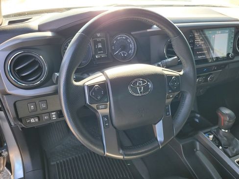 Used 2022 Toyota Tacoma TRD Off-Road w/ TRD Premium Off Road Package AWD/4WD image 26