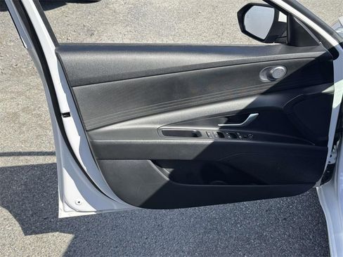 Used 2022 Hyundai Elantra Blue image 14