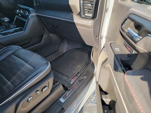 Used 2024 GMC Sierra 1500 AT4X image 9