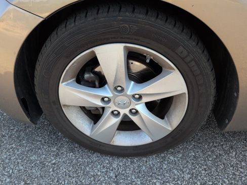 Used 2013 Hyundai Elantra GLS w/ Preferred Pkg FWD image 10