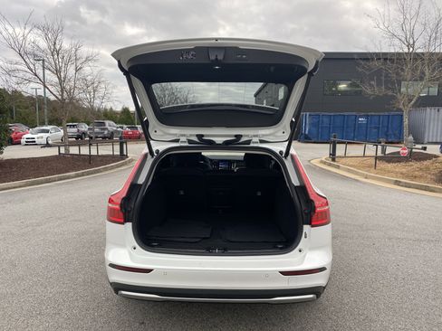 Used 2025 Volvo V60 B5 Cross Country Plus image 50