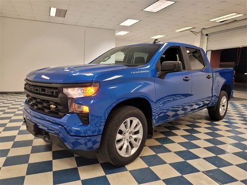 Used 2023 Chevrolet Silverado 1500 Custom image 3