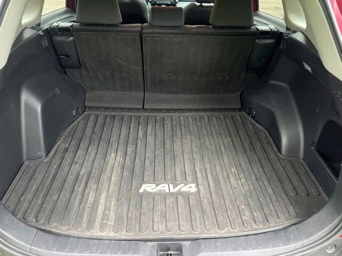 Used 2021 Toyota RAV4 XLE w/ Convenience Package AWD/4WD image 17