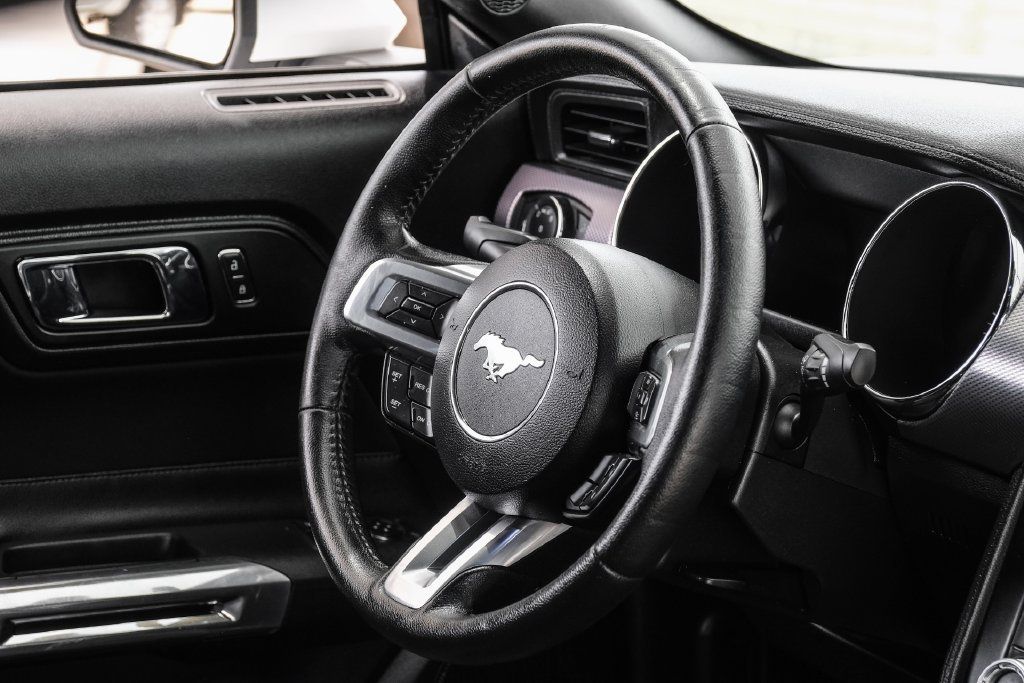 Used 2016 Ford Mustang Coupe RWD image 12