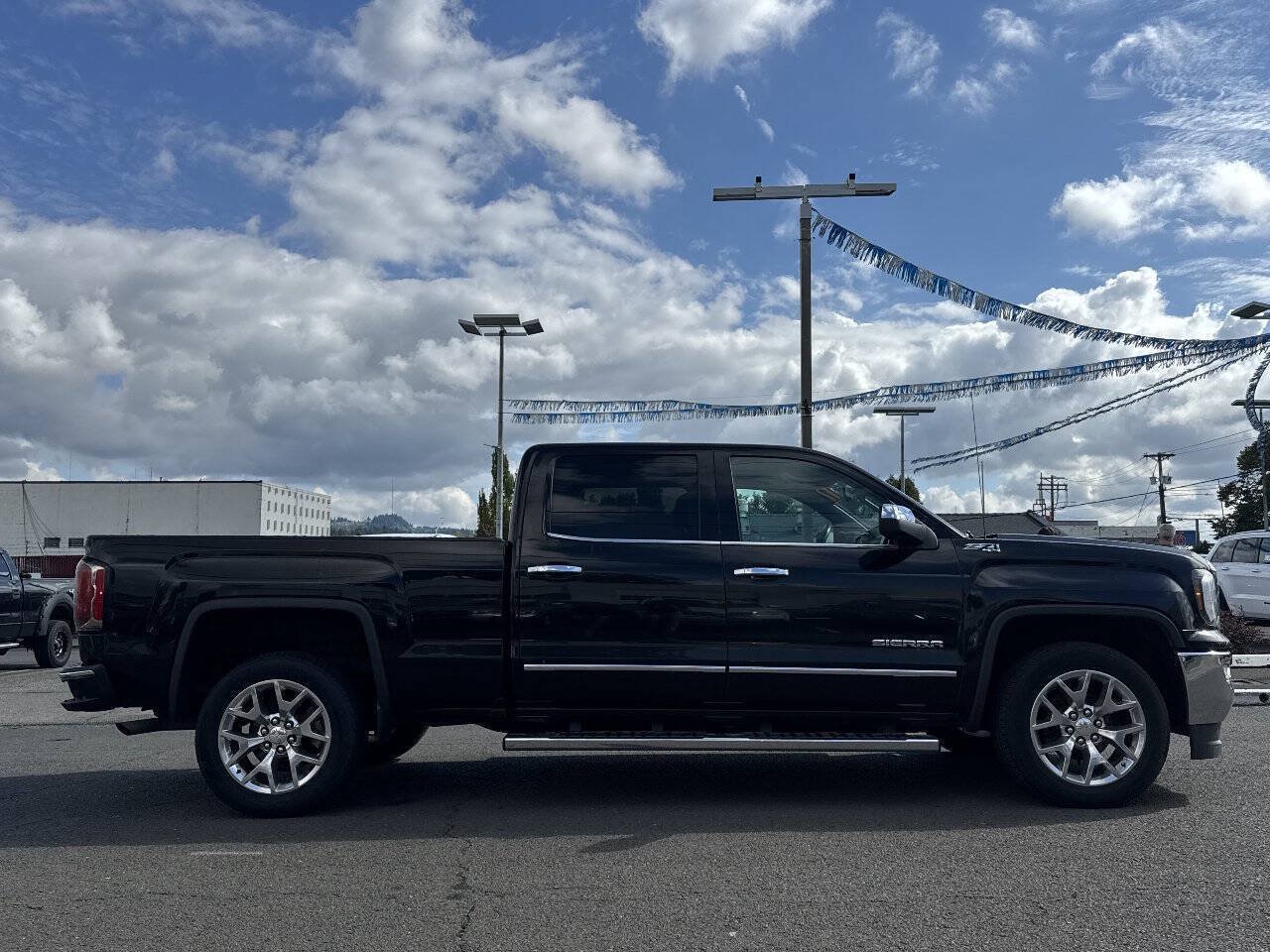 Used 2017 GMC Sierra 1500 SLT w/ SLT Premium Package AWD/4WD image 6