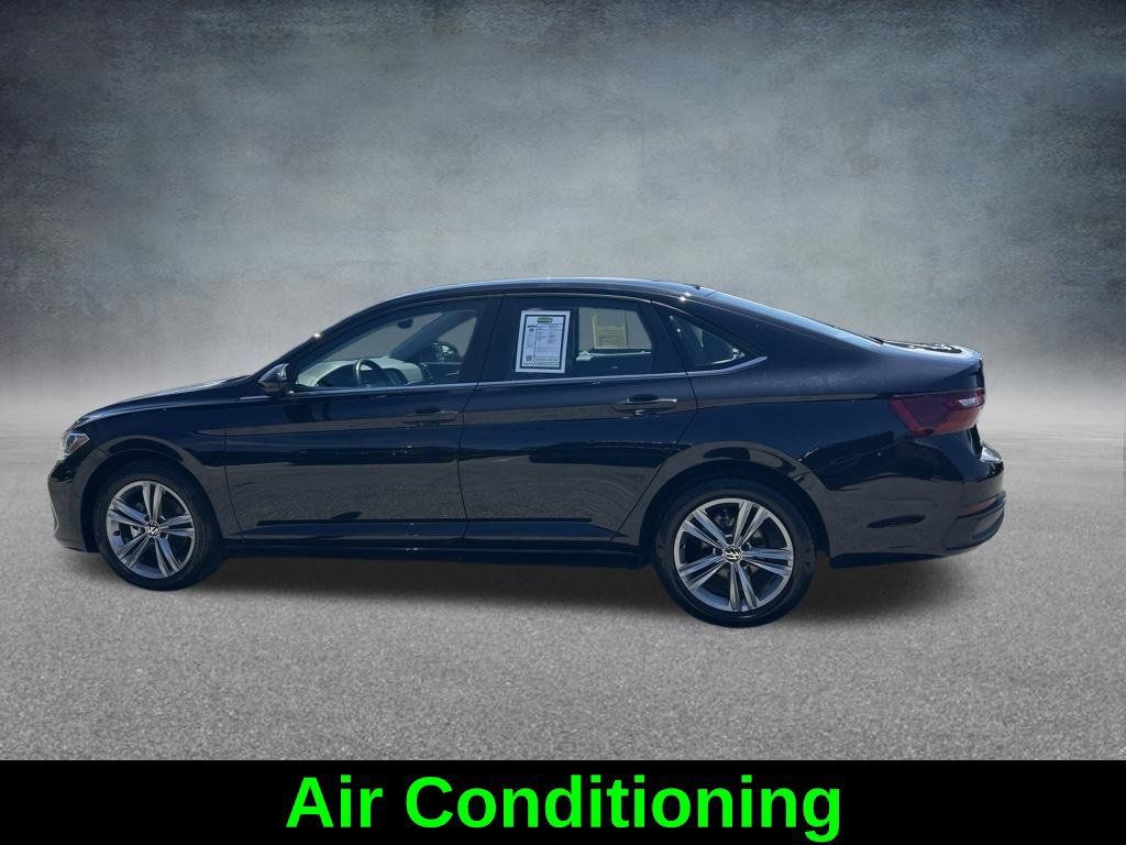 Used 2024 Volkswagen Jetta SE FWD image 8
